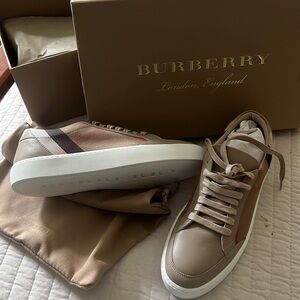 Never worn Burberry women’s trainers. Size 38. Tan leather/Burberry fabric.